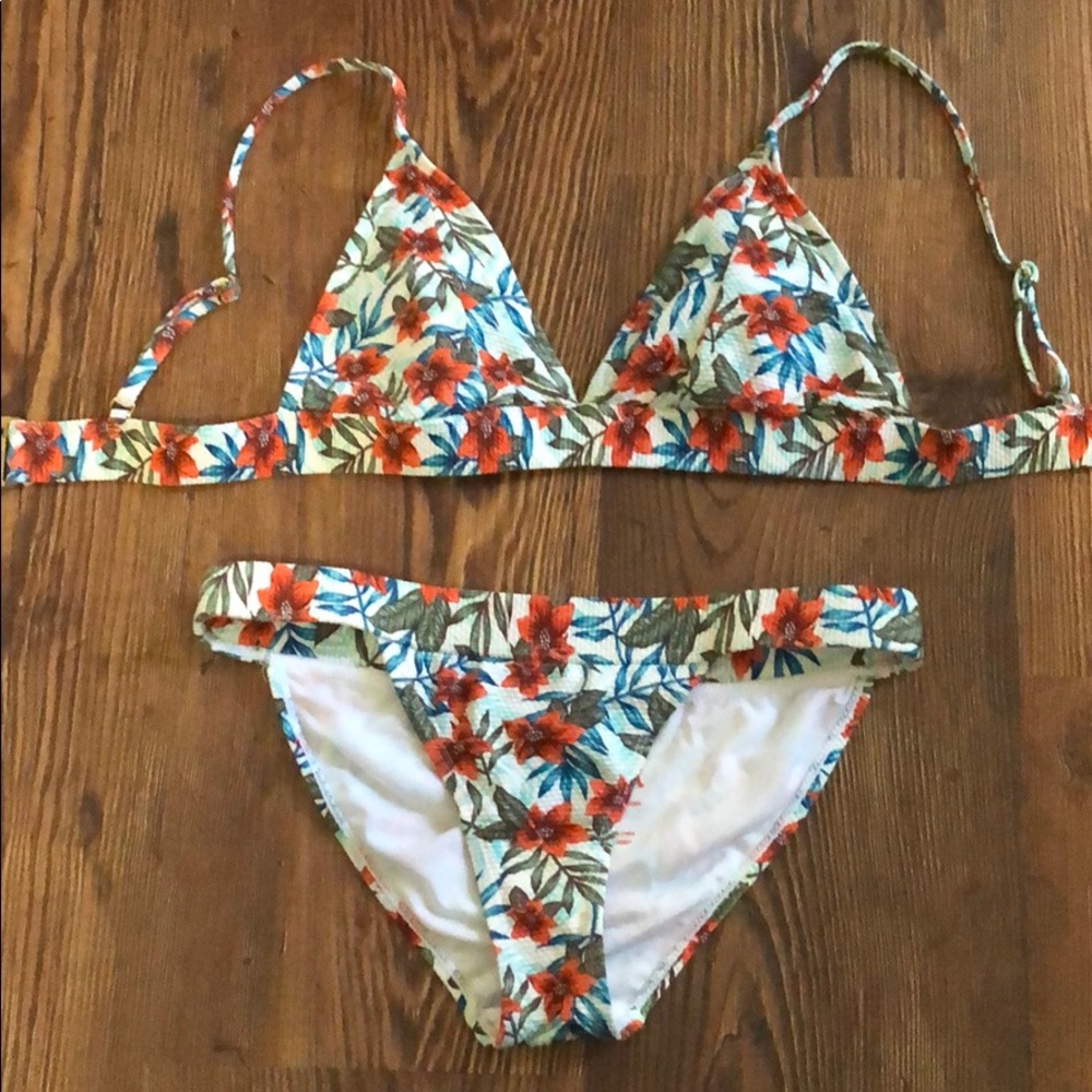 Cabana del Sol floral bathing suit 🏝✨🌺